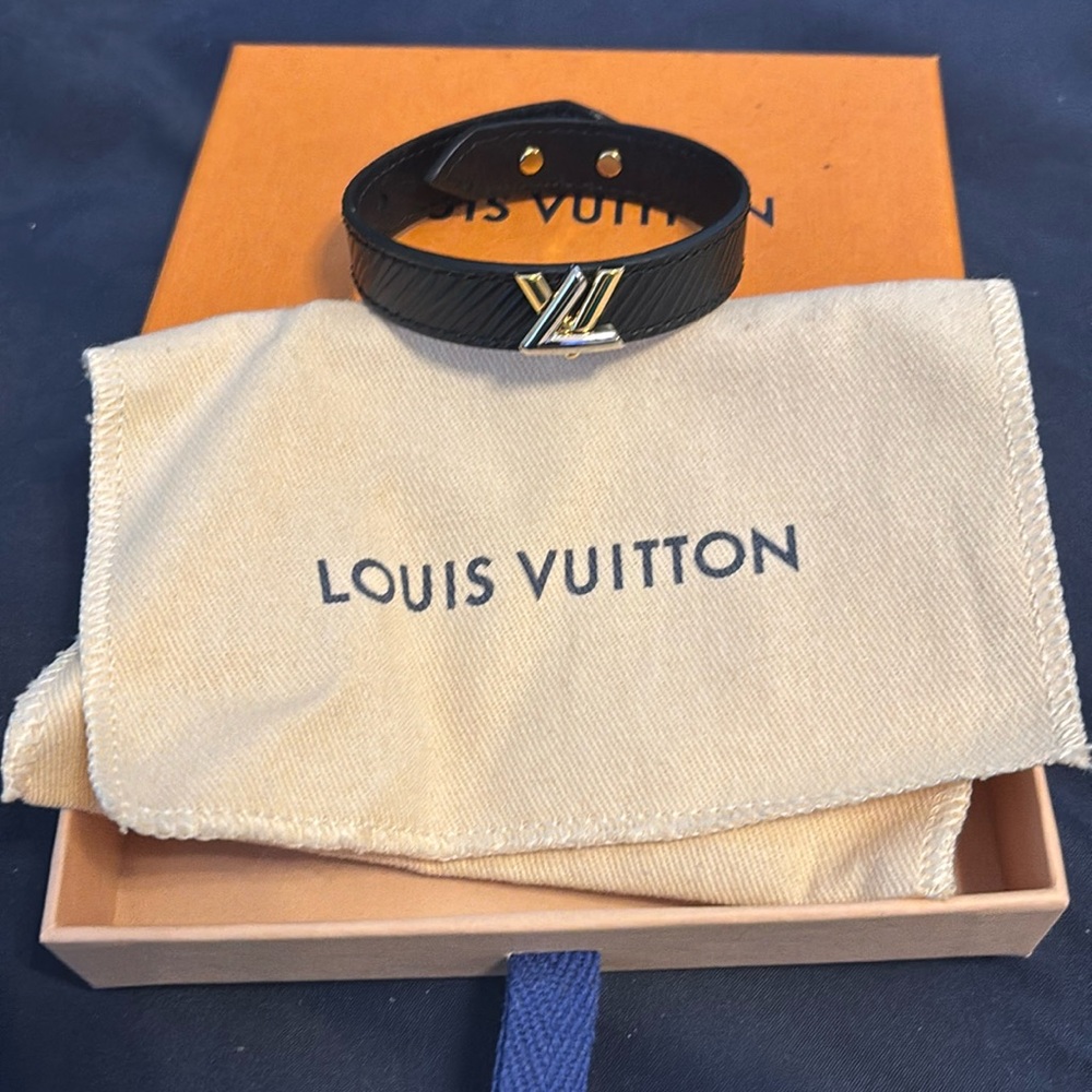 Authentic LV Bracelet-Size 17